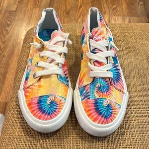NWOT Blowfish tie dye sneakers